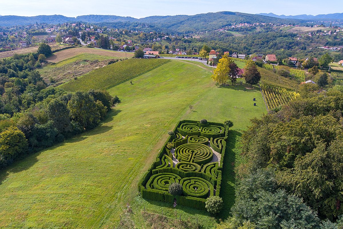 Villa Donata i okolni brežuljci iz zraka