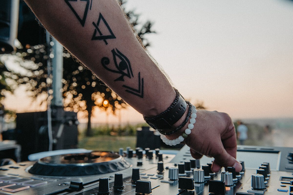 Sunset wine & music night 6