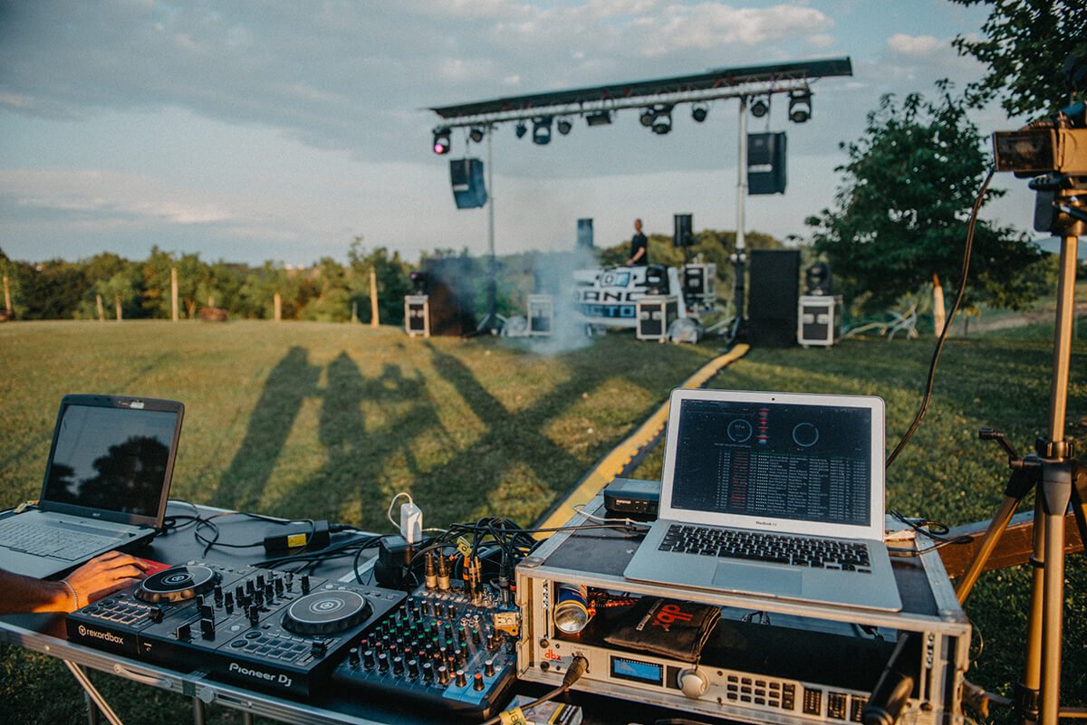 Sunset wine & music night 11