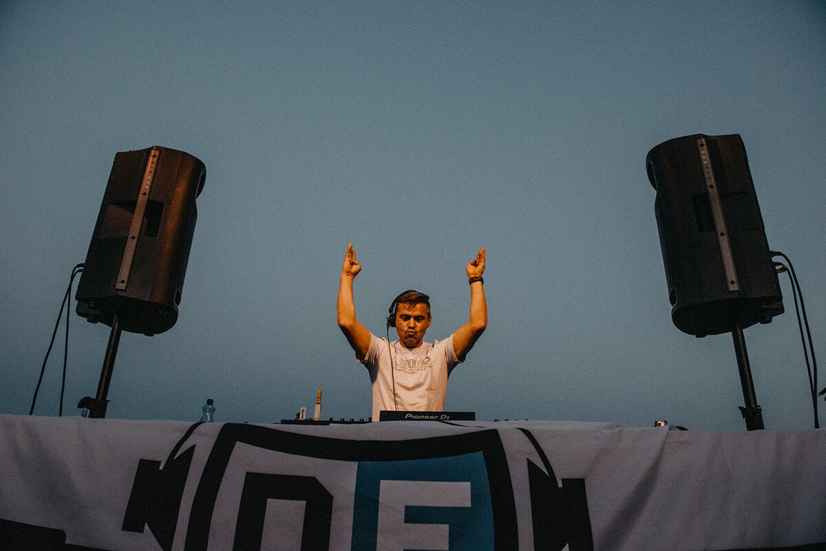 Sunset wine & music night 15