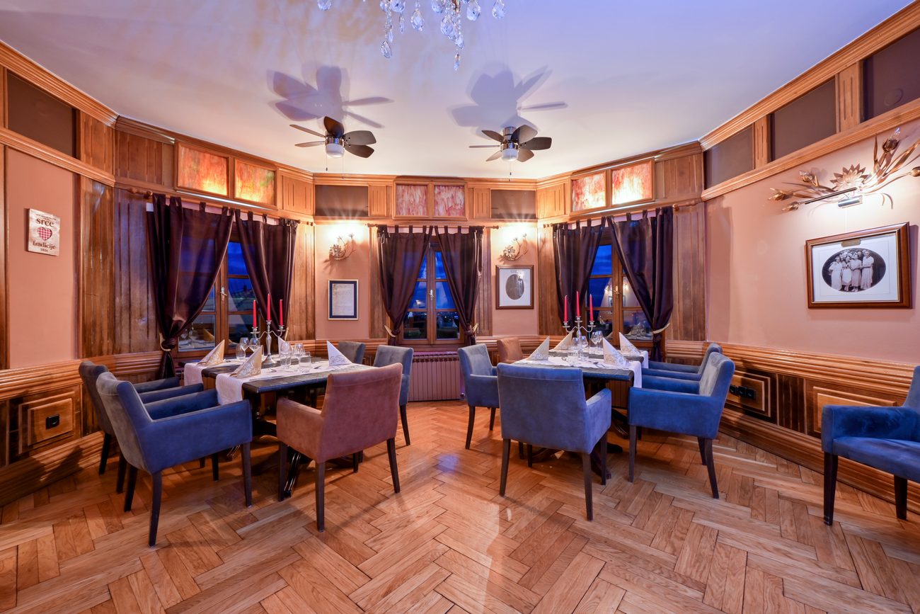 Drveni salon Ville Donata u večernjem svjetlu